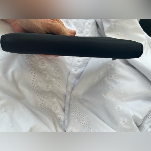 Kate Spade black zip up wallet in nearest new condition - Picture 2 of 9